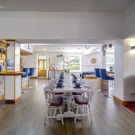 Entire Venue Hire With 8 Bedroom Accommodation - Your Own Pub Experience Swansea Exterior photo