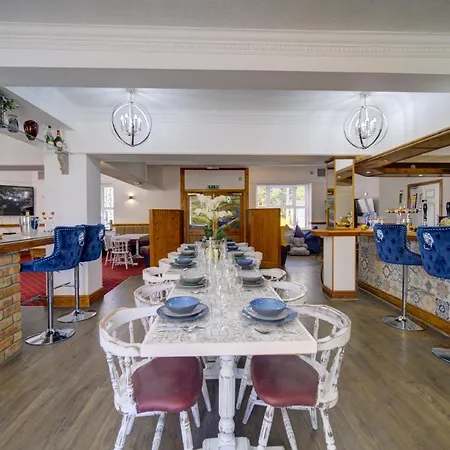 Entire Venue Hire With 8 Bedroom Accommodation - Your Own Pub Experience Swansea Exterior photo