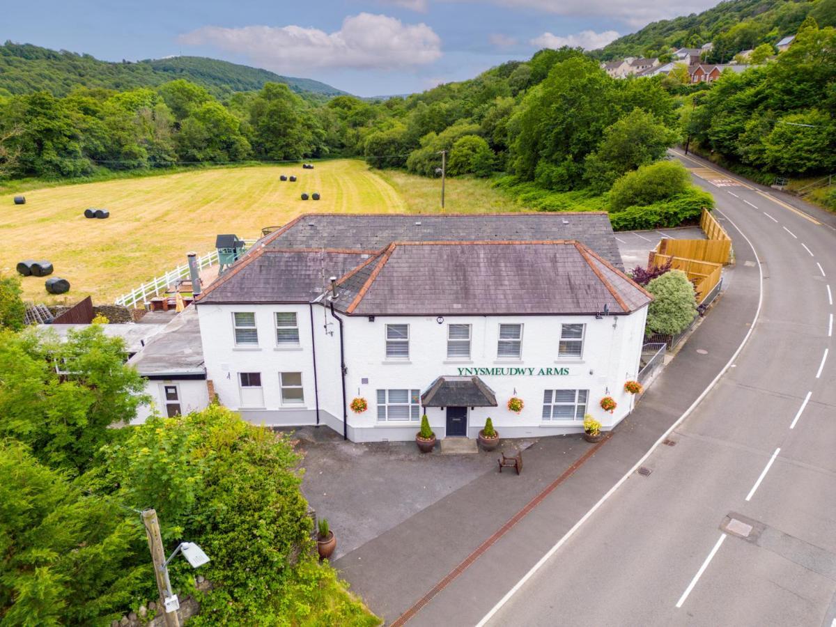 Entire Venue Hire With 8 Bedroom - Your Own Pub Experience Holiday home Swansea