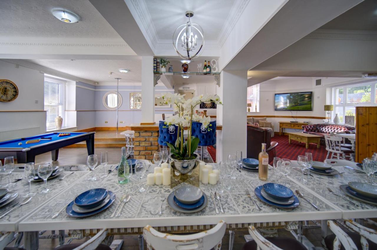 Holiday home Entire Venue Hire With 8 Bedroom - Your Own Pub Experience Swansea